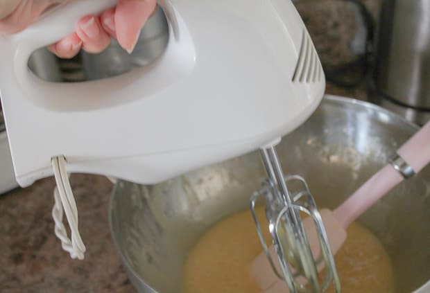 Hand mixer beating batter