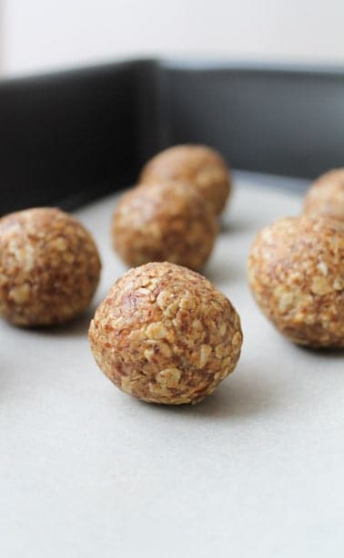 Almond Butter Energy Balls With Chocolate & Coconut