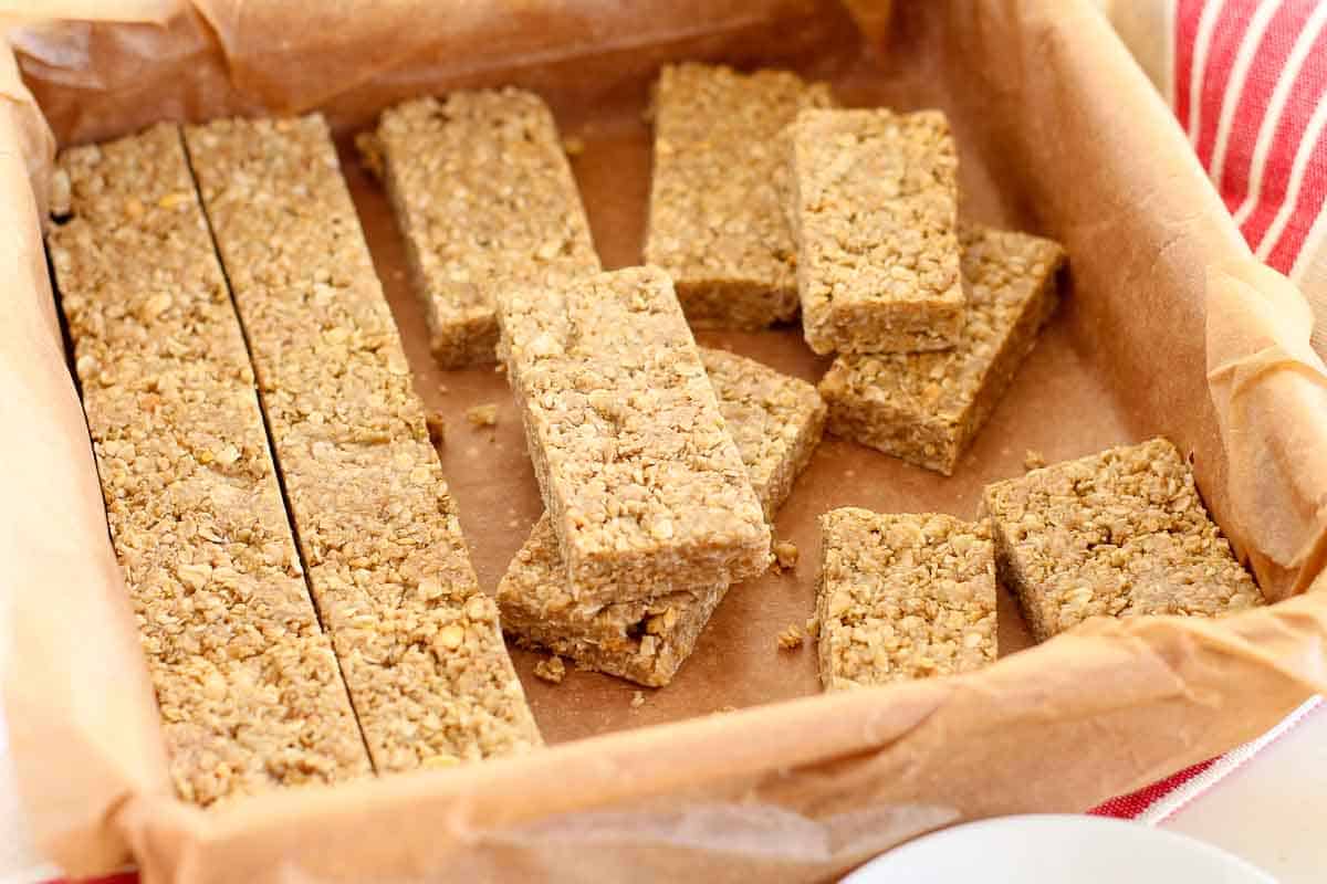 A pan of no bake sunbutter energy bars.