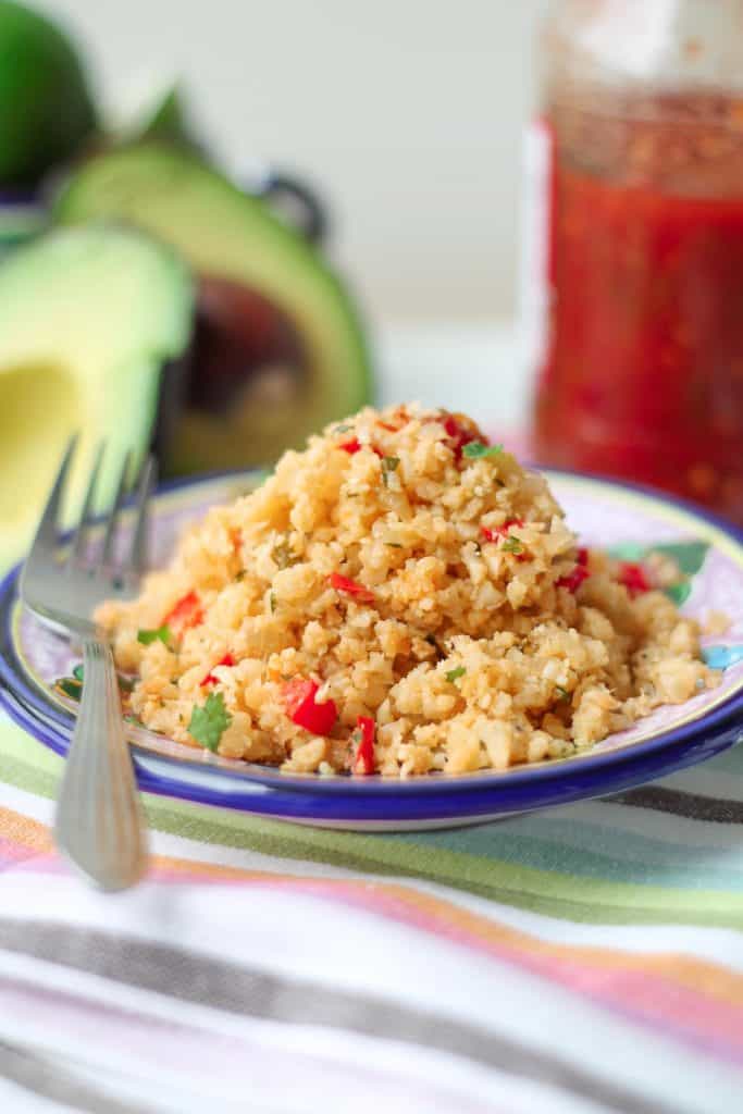 Mexican Cauliflower Rice. This recipe is a flavourful side dish that is friendly to vegan, gluten free and paleo diets alike. Win win win!! #vegan #glutenfree #paleo