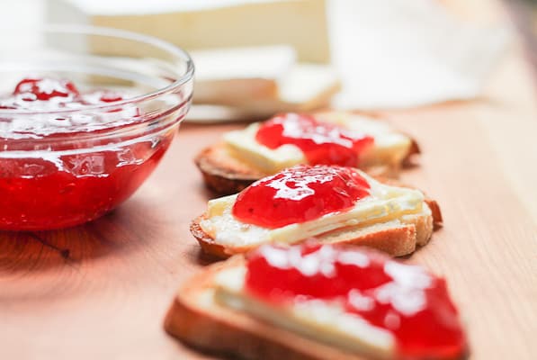 Strawberry Brie Crostinis Recipe