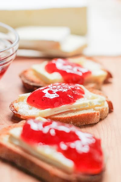 Strawberry Brie Crostinis Recipe