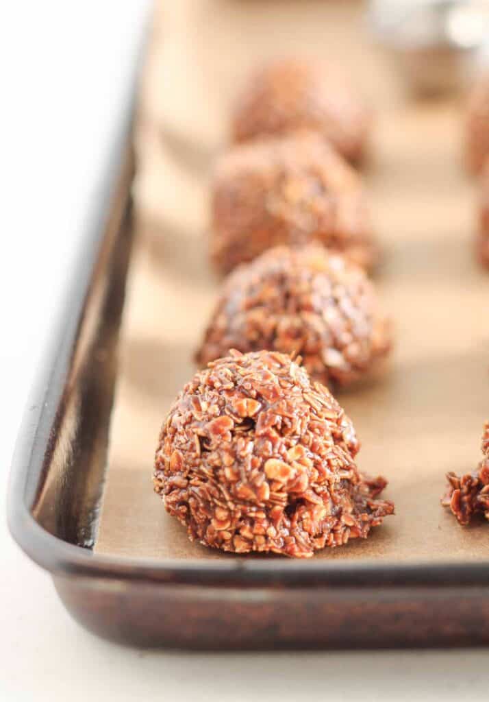 Chocolate Macaroons - easy, no bake recipe! - The Honour System