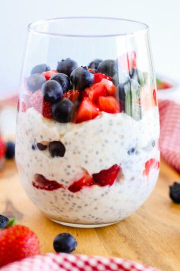 Chia Overnight Oats with fresh berries - The Honour System