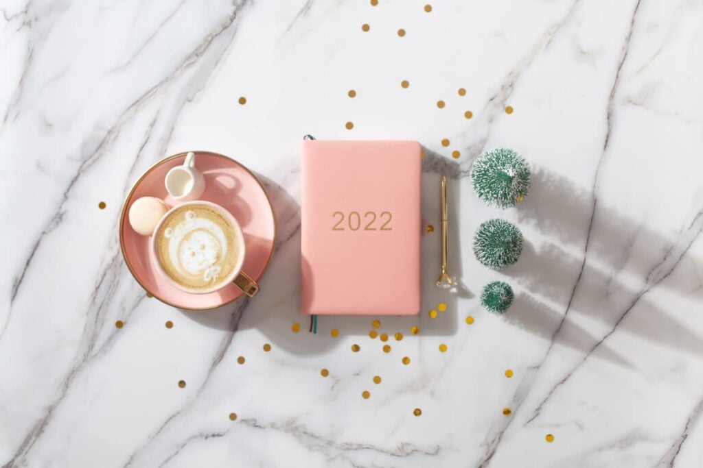 a pink goal setting planner for 2022.