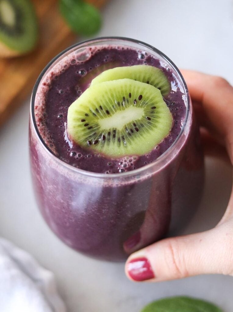 kiwi weight loss smoothie in a glass.