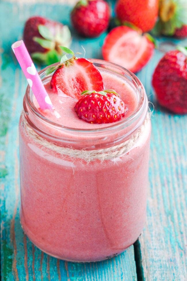 banana pineapple smoothie in a glass.