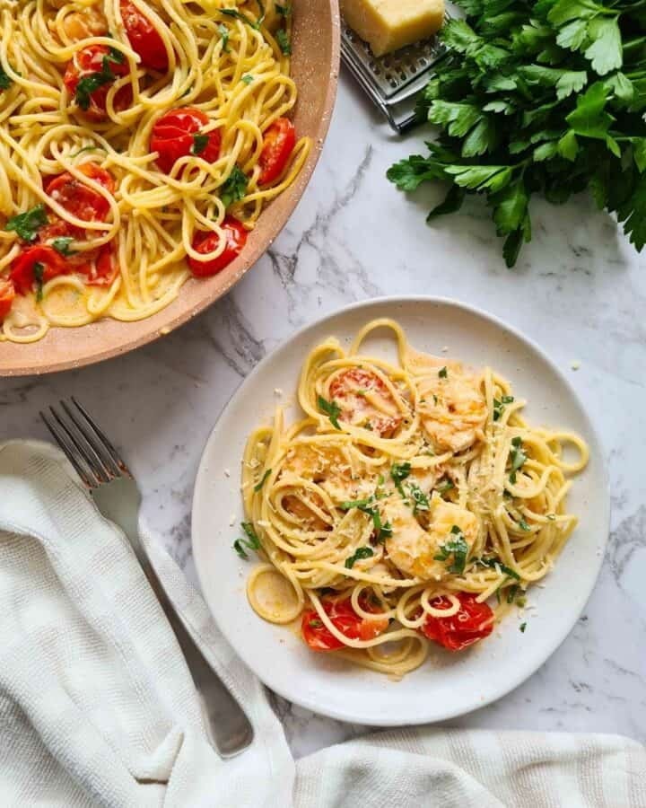 healthy dinner recipe of garlic prawn pasta on a plate.
