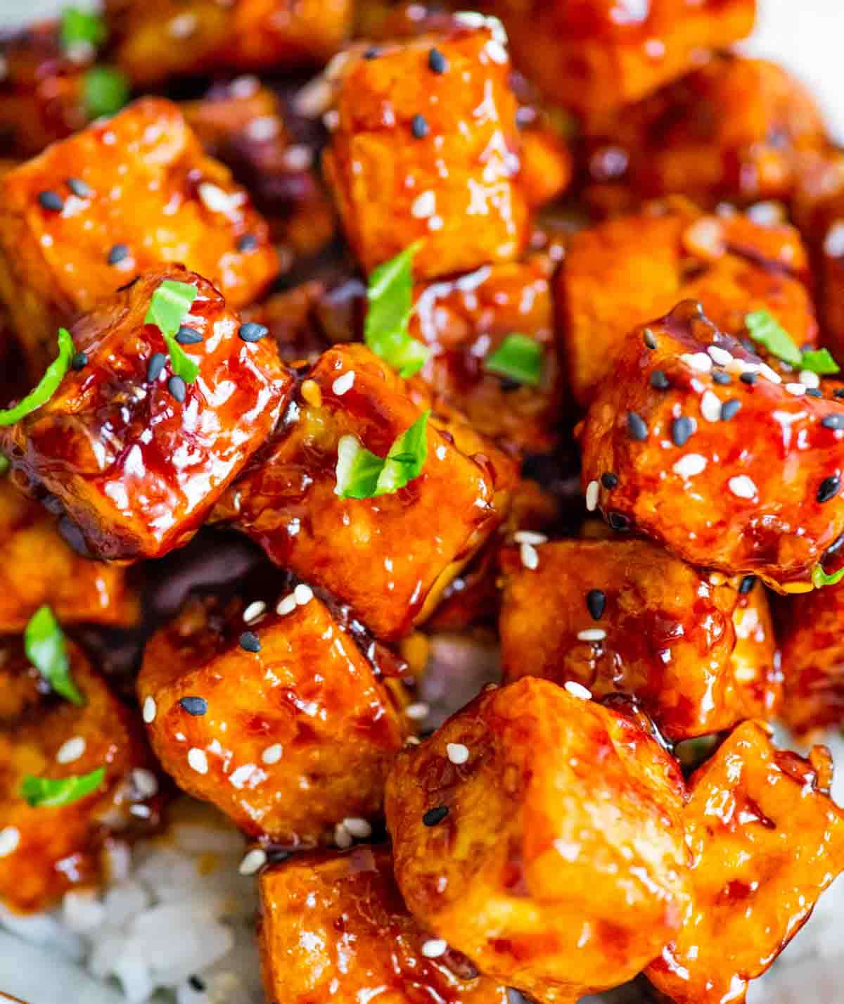 healthy dinner recipe of general tsos tofu in a dish.