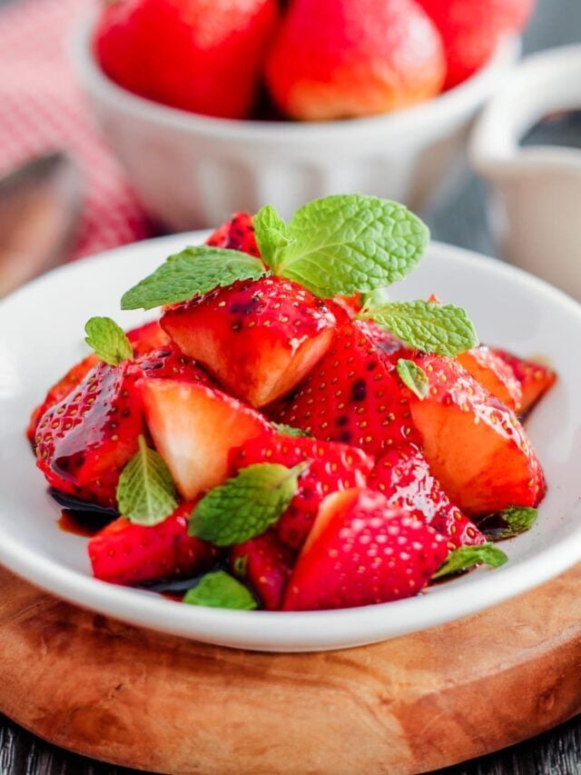 How to Make Balsamic Strawberries