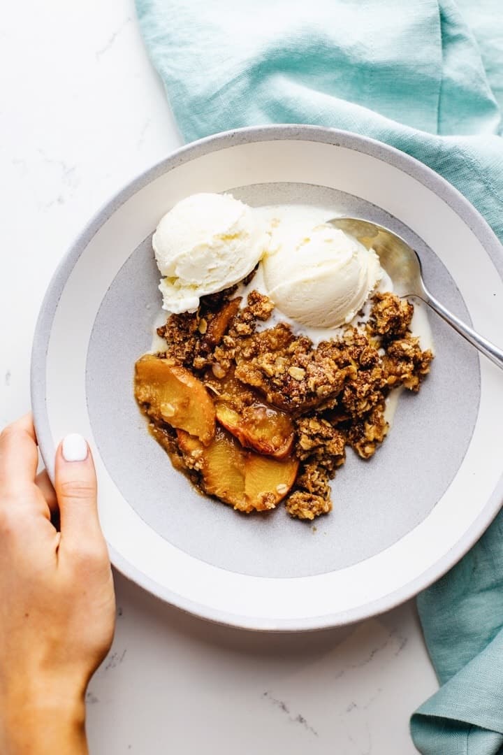 a plate of gluten free peach crisp.