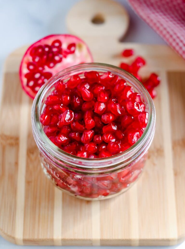 How to Cut a Pomegranate the Easy Way With No Mess