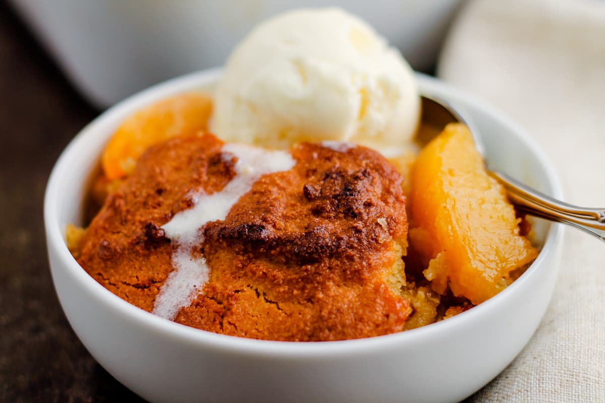 healthy peach cobbler in a bowl.