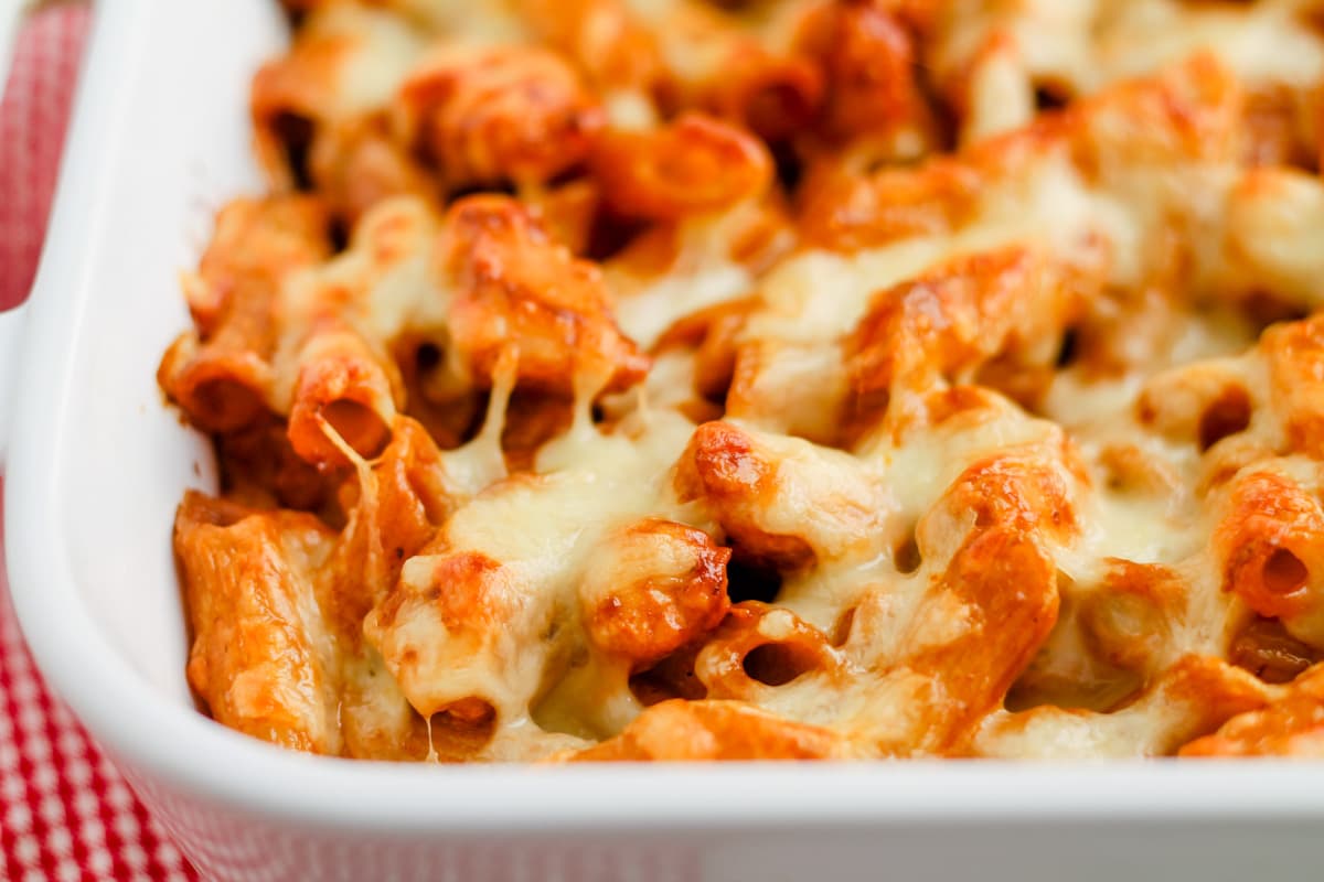 Freshly baked barbecue chicken pasta.