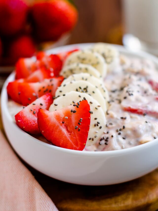 The Strawberry Overnight Oats Recipe You Need to Try