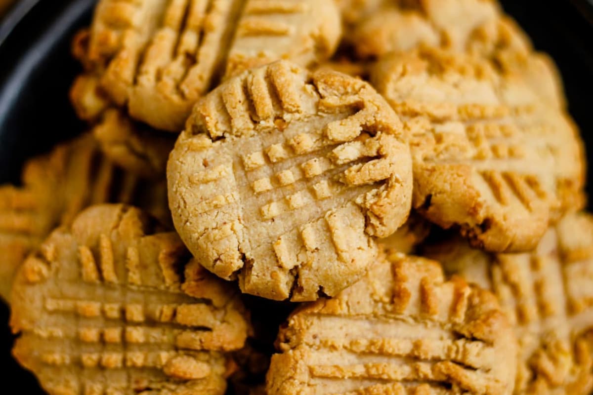 A closeup of a plate of cookies.