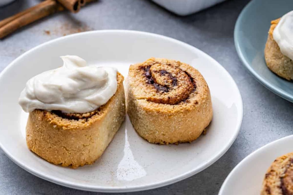 A plate of keto cinnamon rolls.