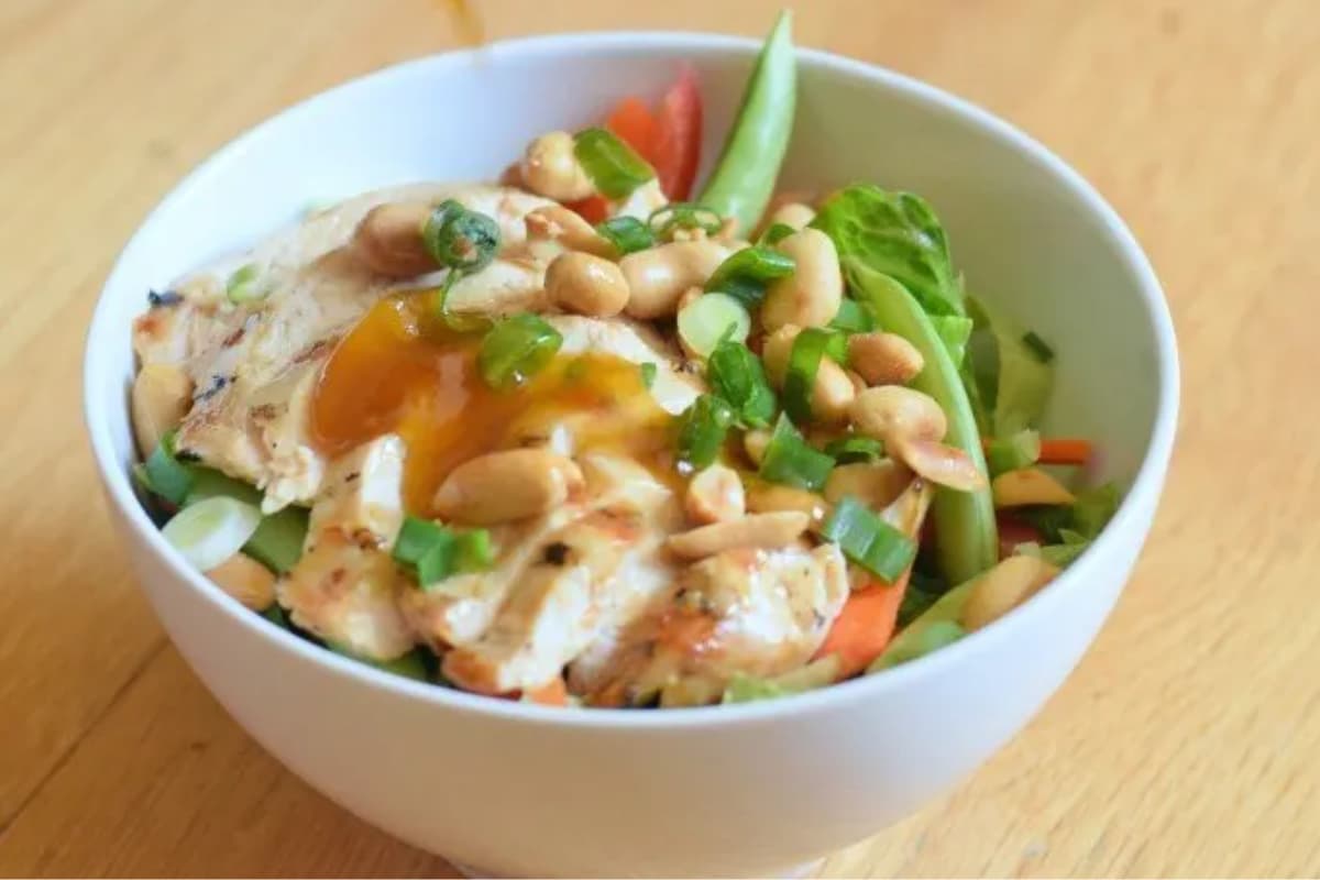 A bowl of kung pao chicken salad.