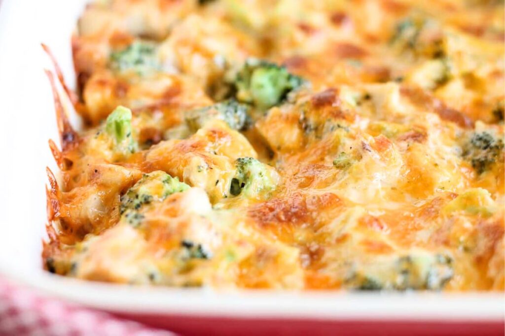A dish of chicken broccoli bake.
