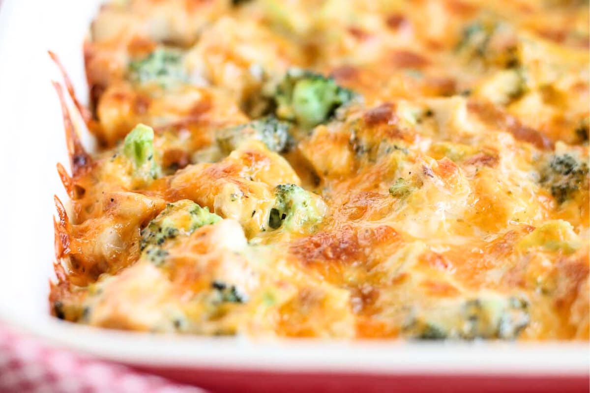 A dish of chicken broccoli bake.