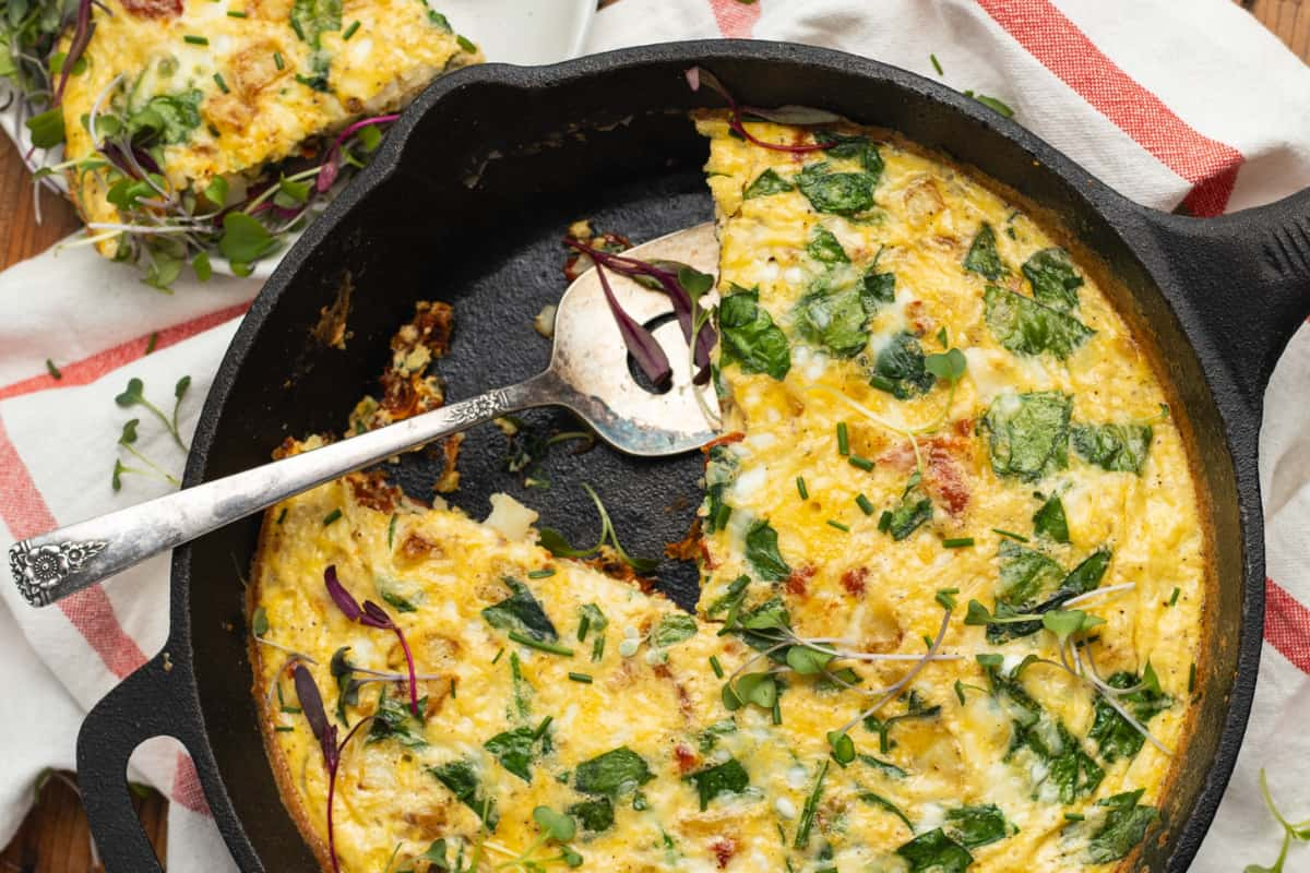 A pan of cottage cheese frittata.