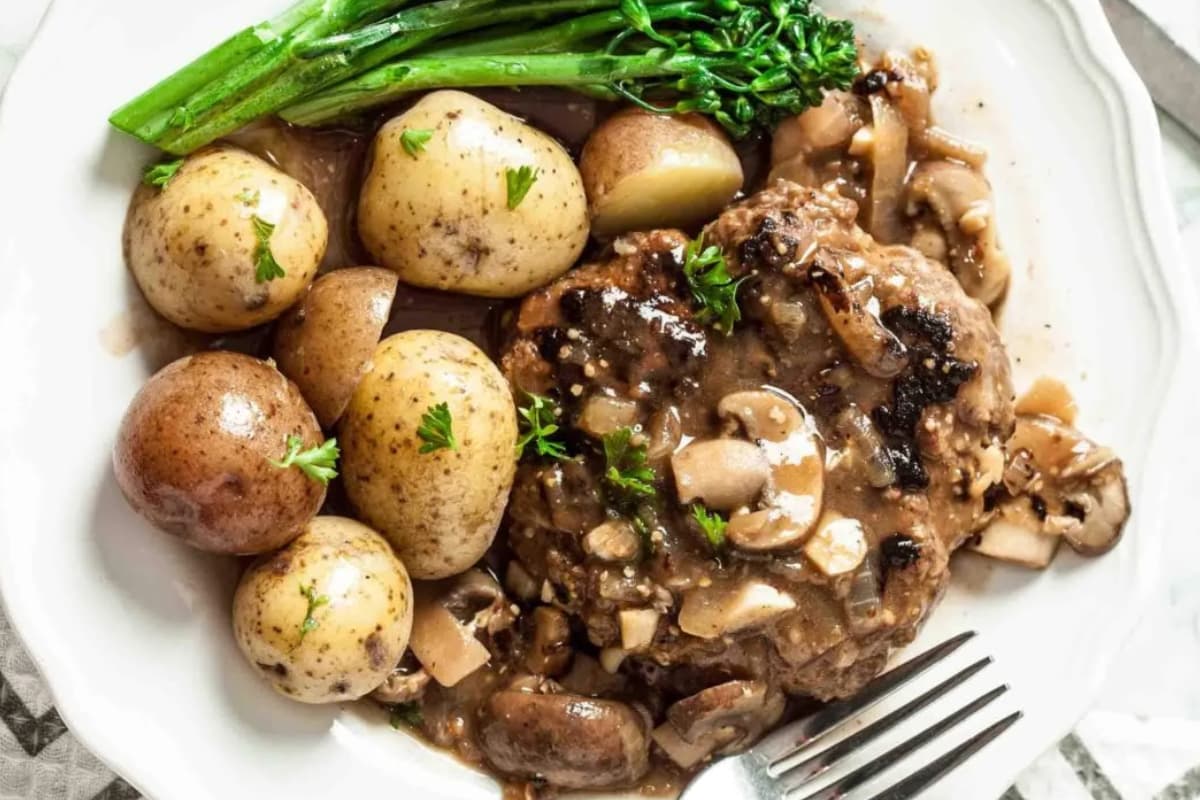 A plate of salisbury steak.