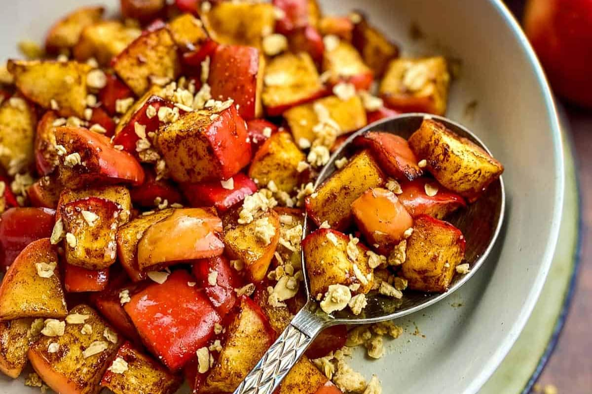 A plate of air fryer apples.