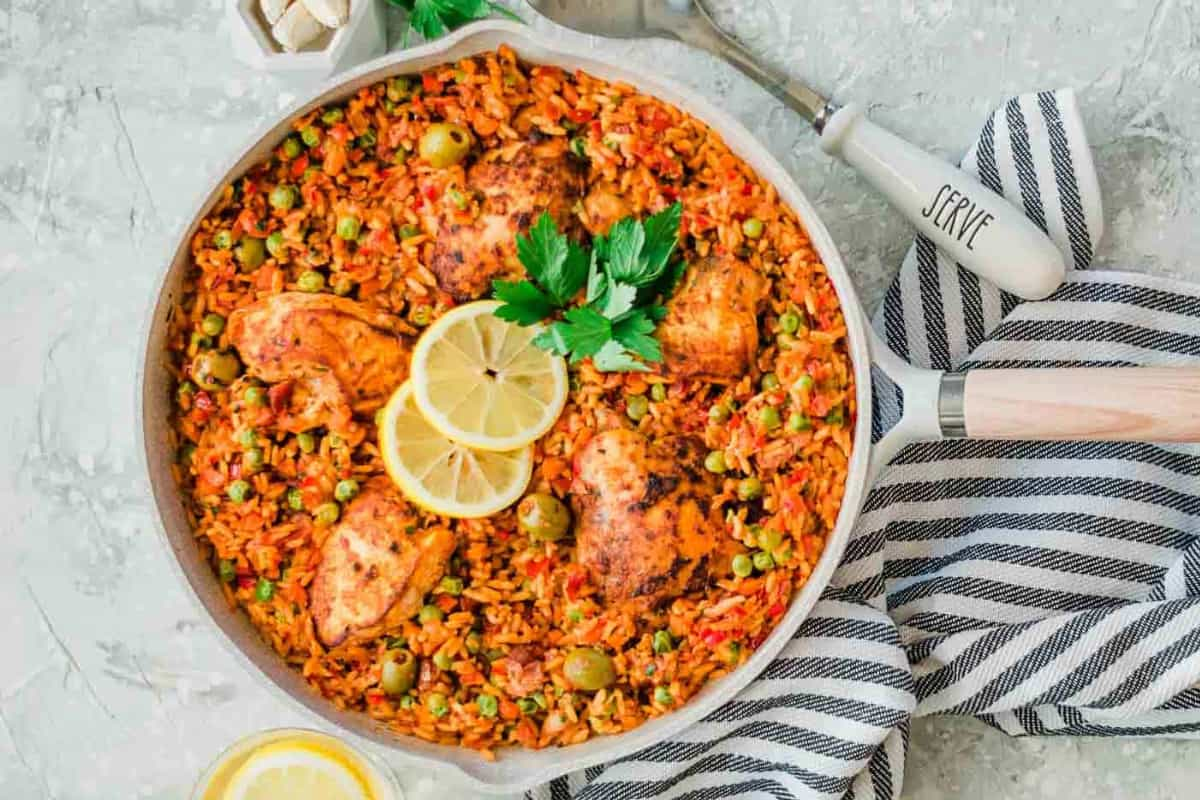 A pan of arroz con pollo.