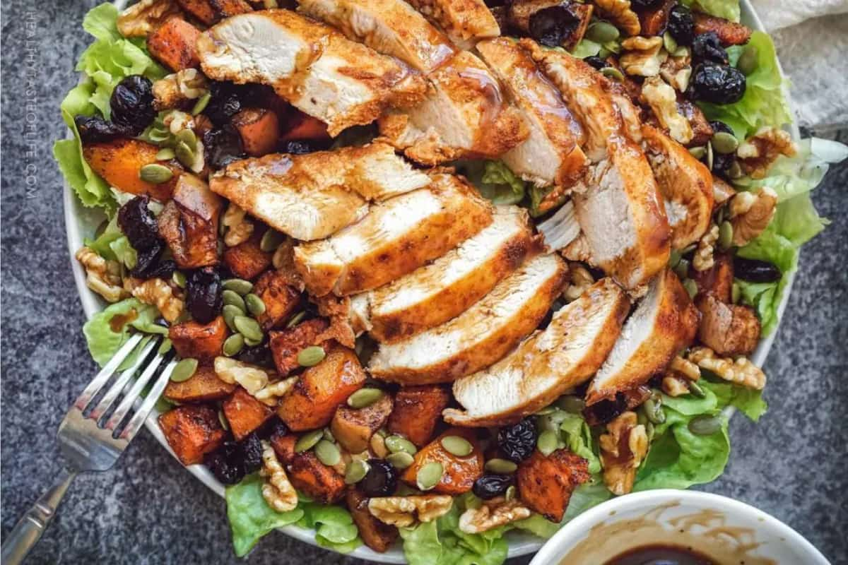 A plate of fall harvest chicken.