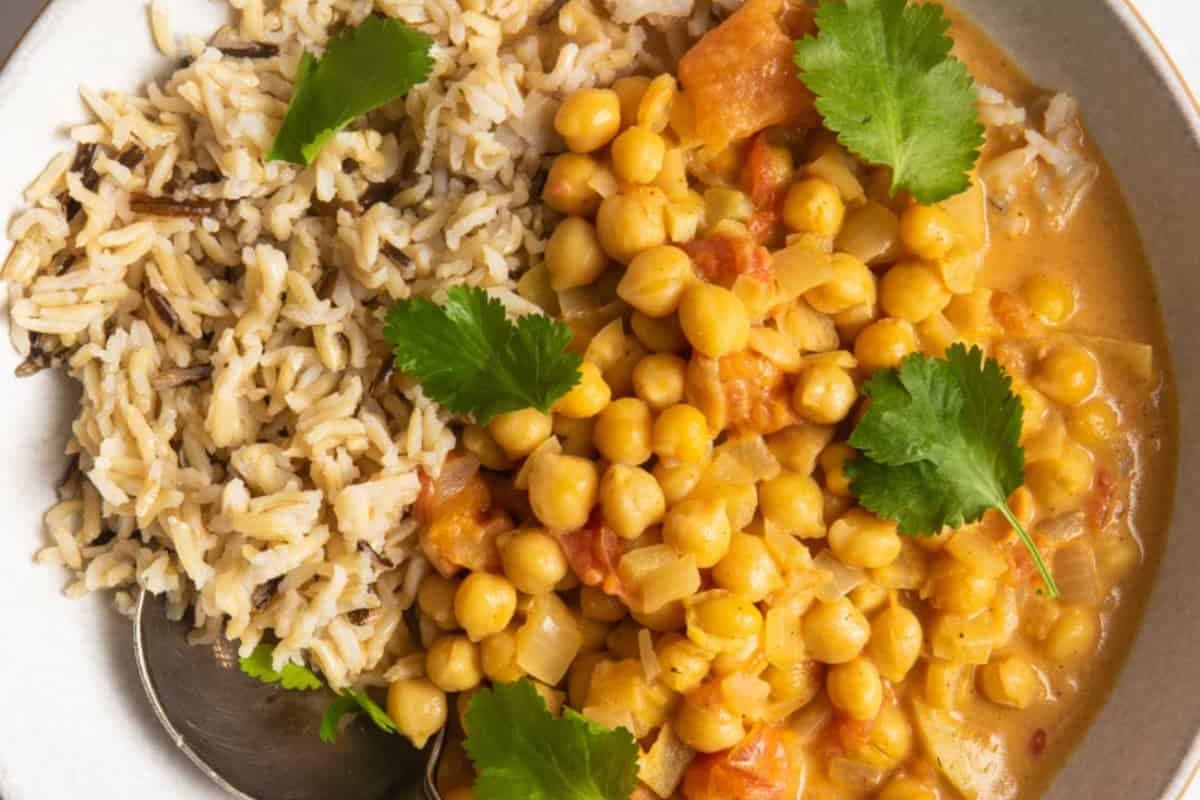 A bowl of slow cooker chickpea curry.