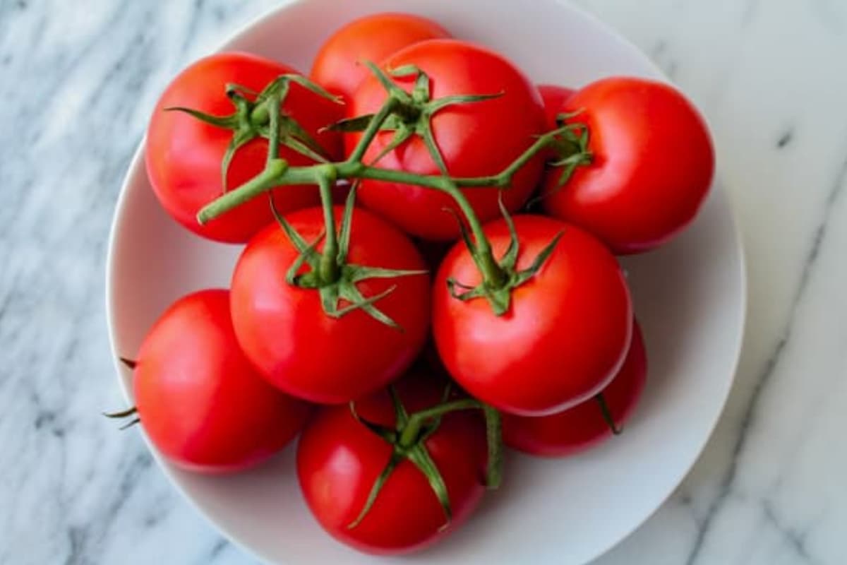 A bowl of tomatoes.