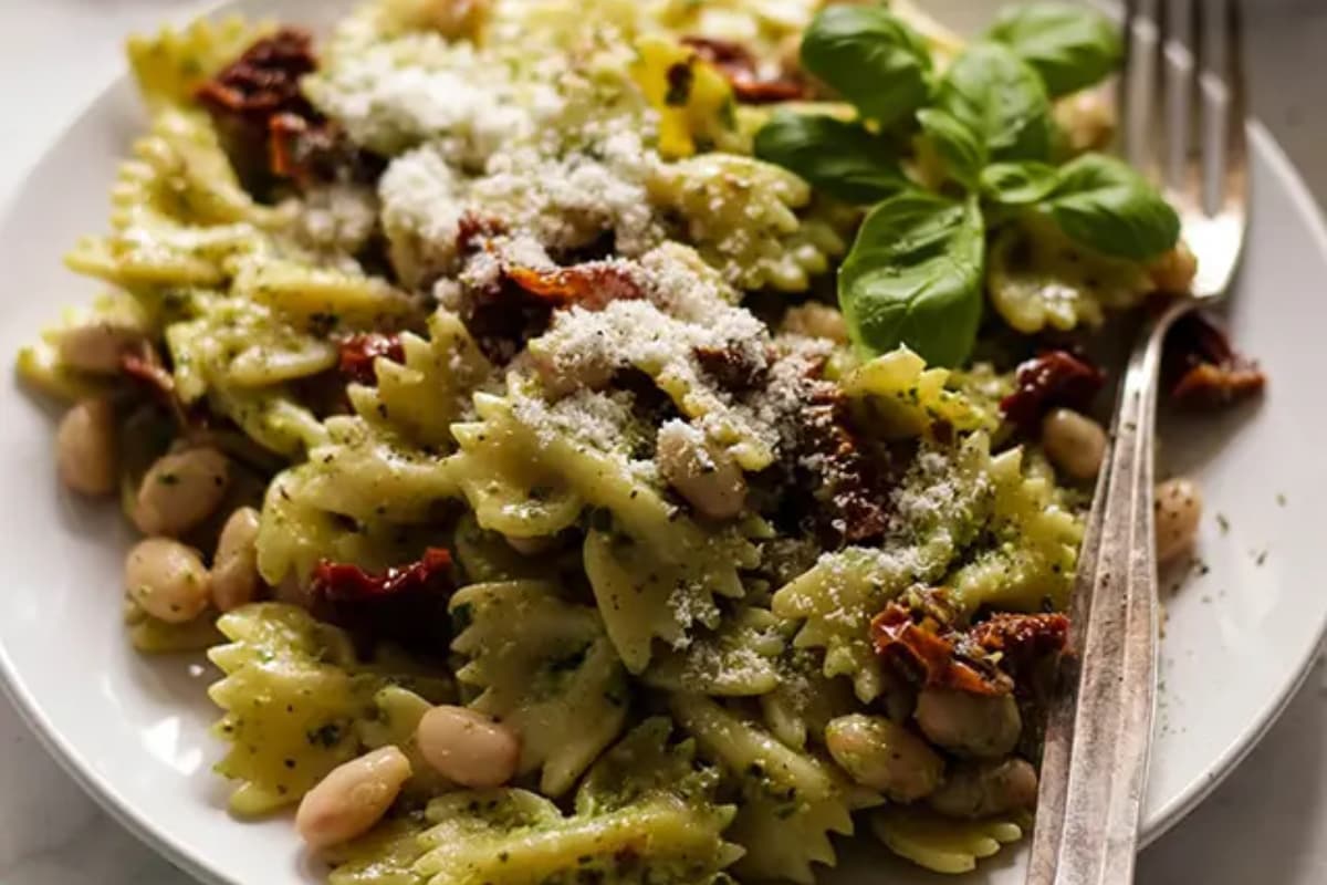 A plate of vegan pesto pasta.