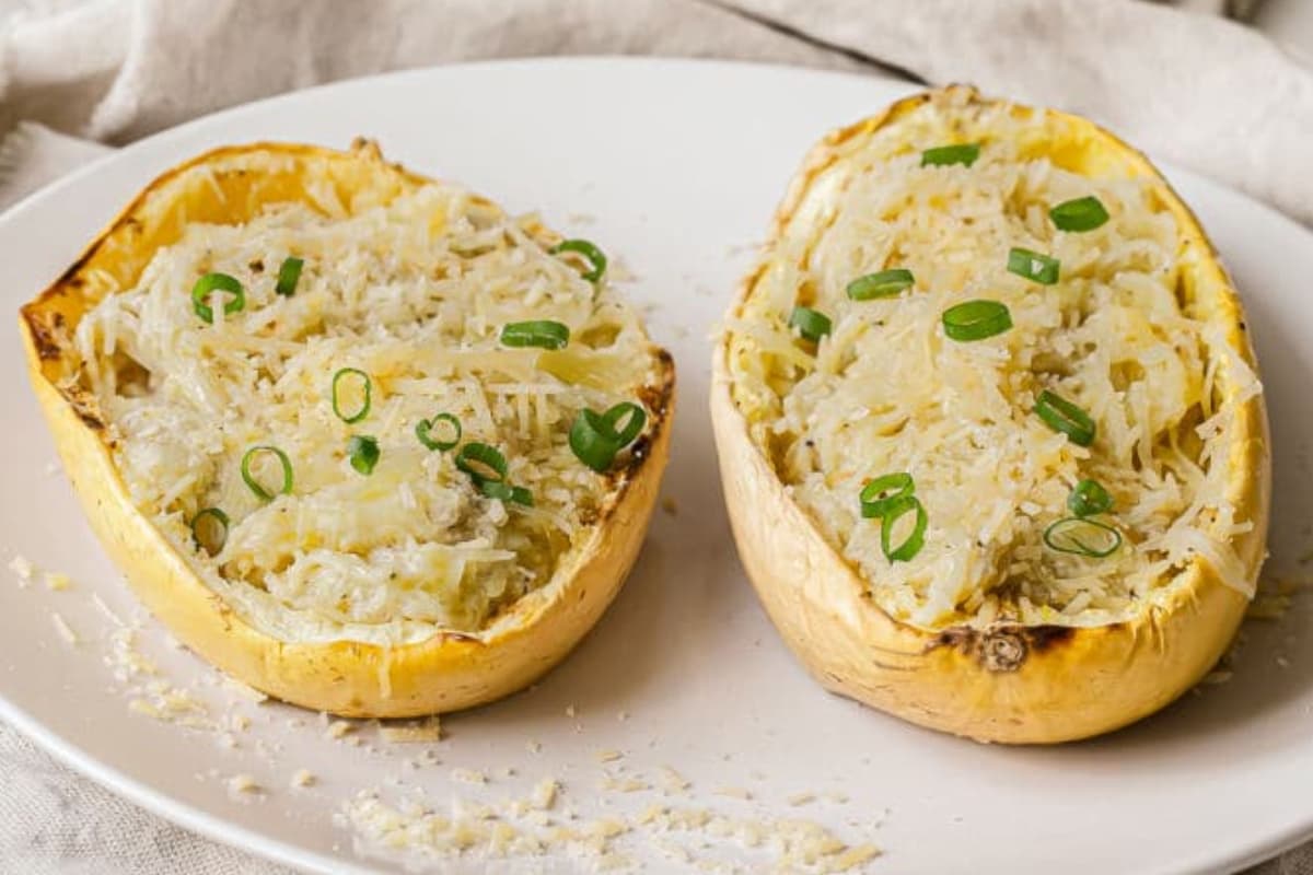 A plate of alfredo spaghetti squash.