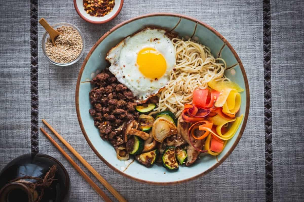 A bowl of beef ramen.