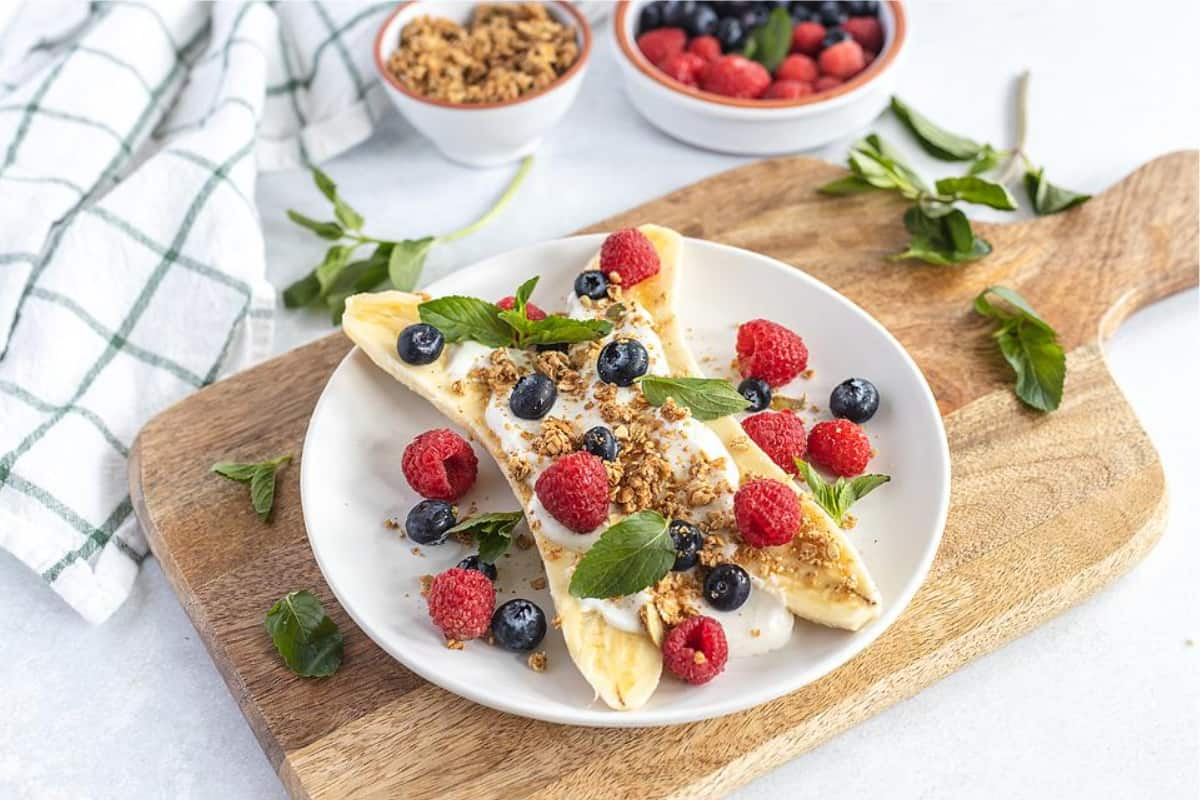 A plate of breakfast banana split.