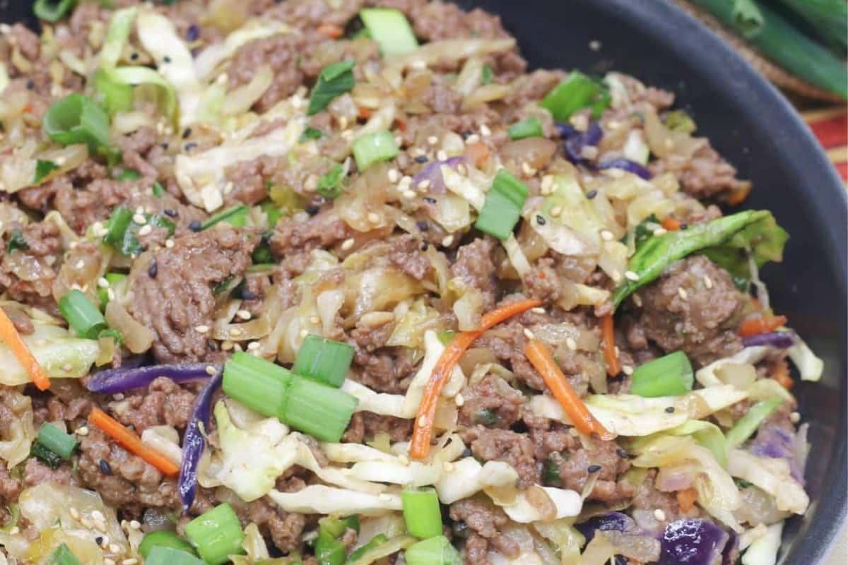 A skillet of egg roll in a bowl.