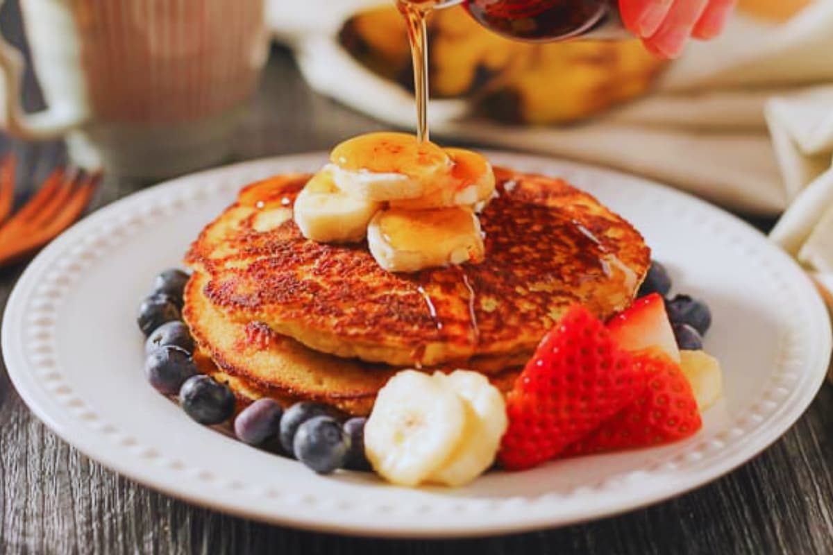 A plate of gluten free banana pancakes.