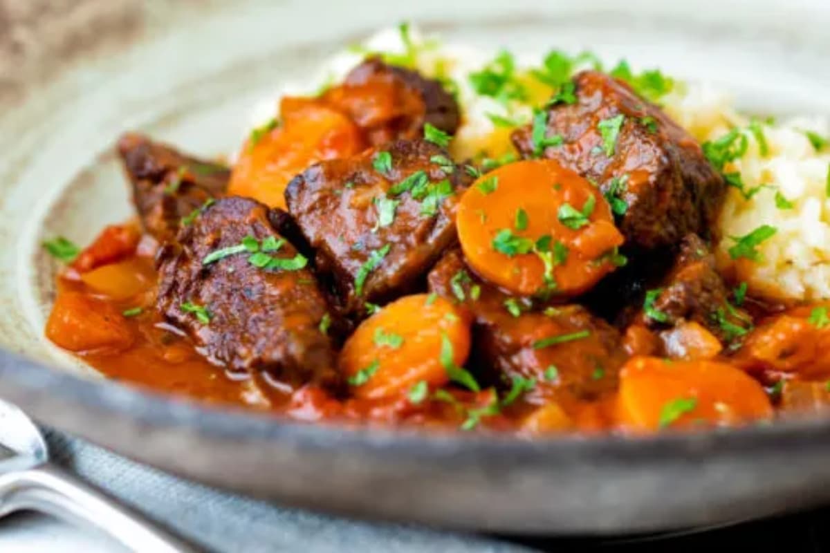 A bowl of kokkinisto stew.