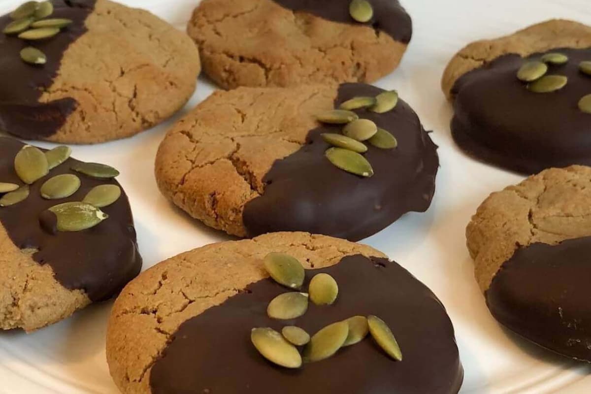 A plate of pumpkin seed butter cookies.