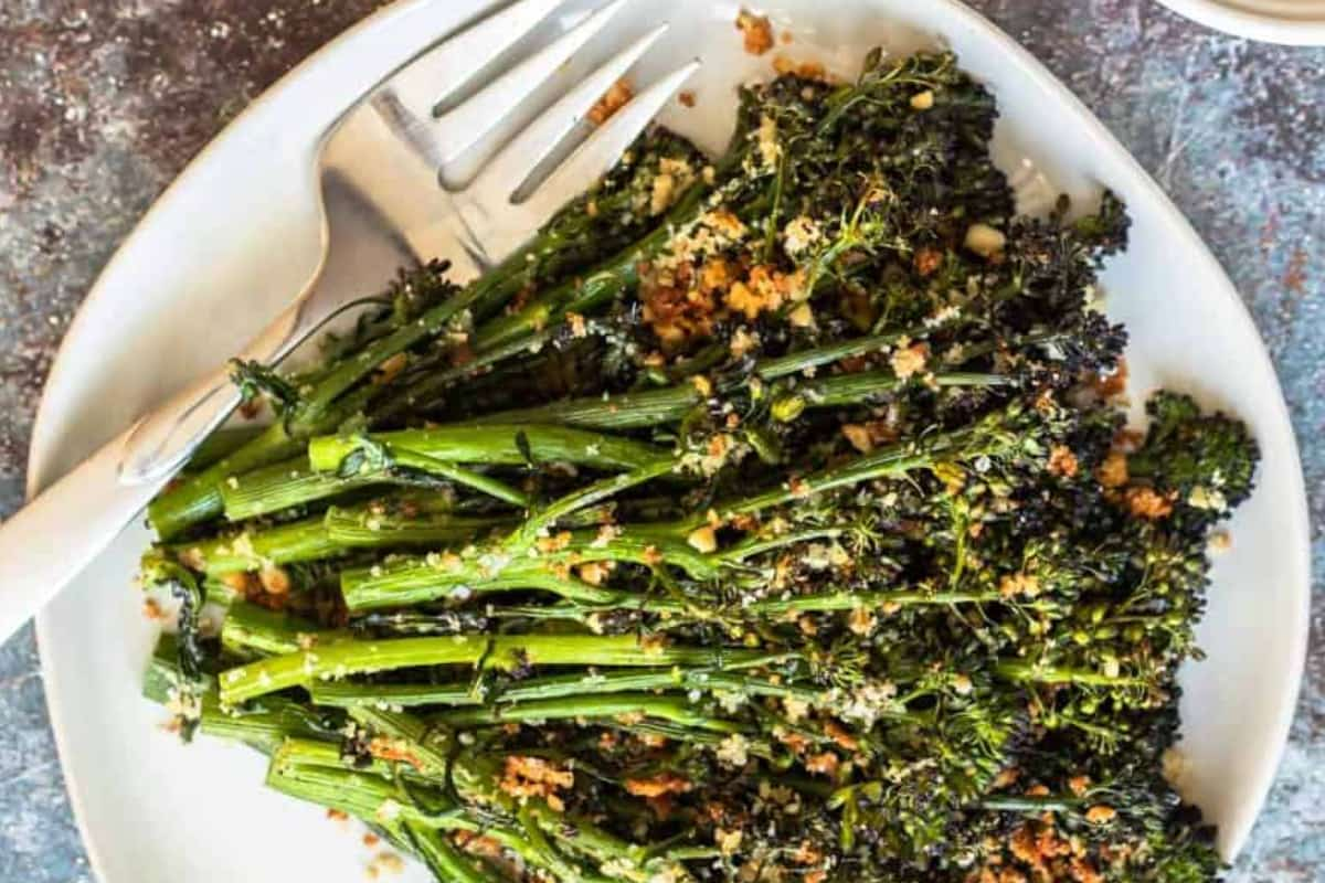 A plate of roasted broccolini.