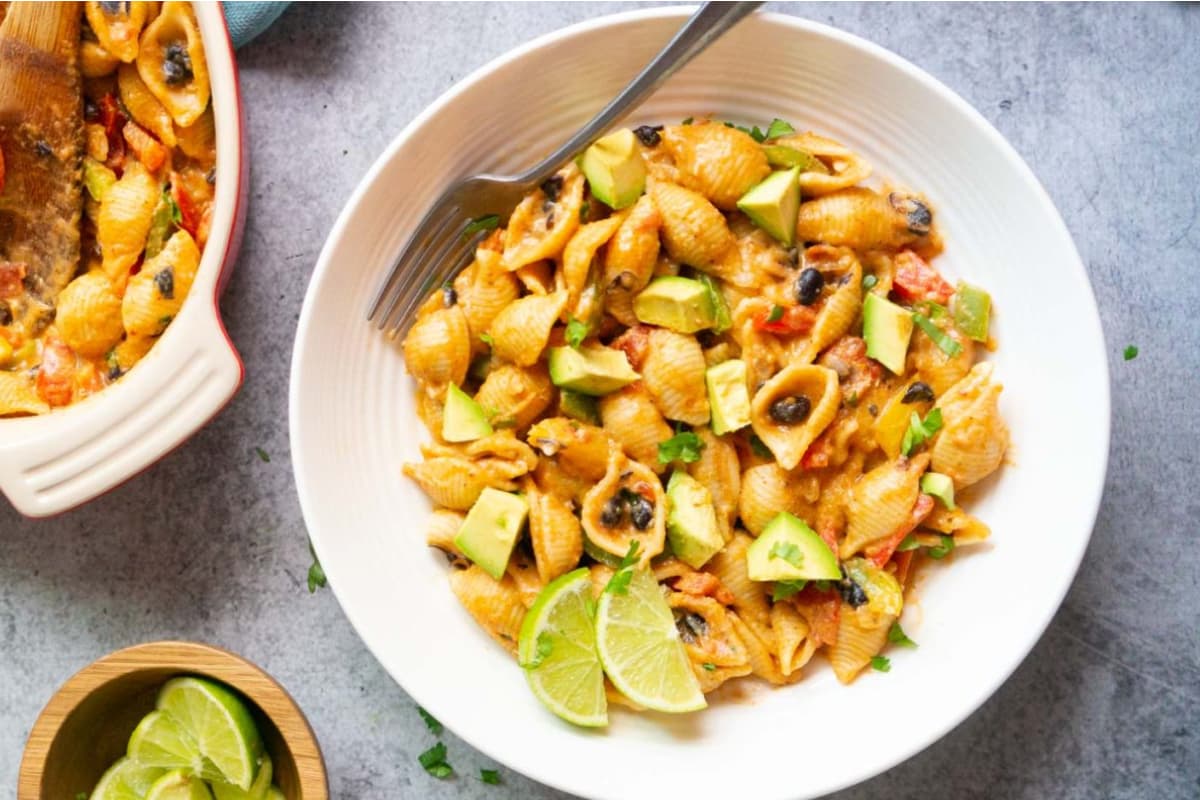 A bowl of vegetarian fajita pasta.