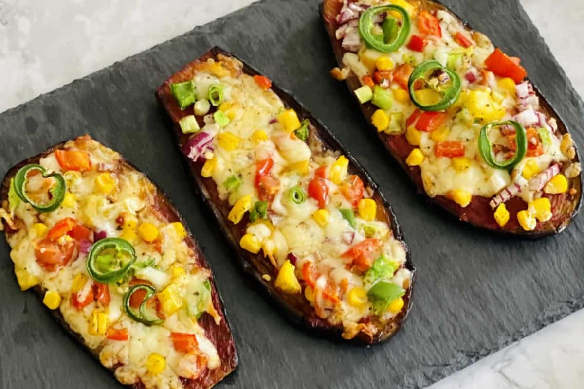 A platter of air fryer eggplant pizza.