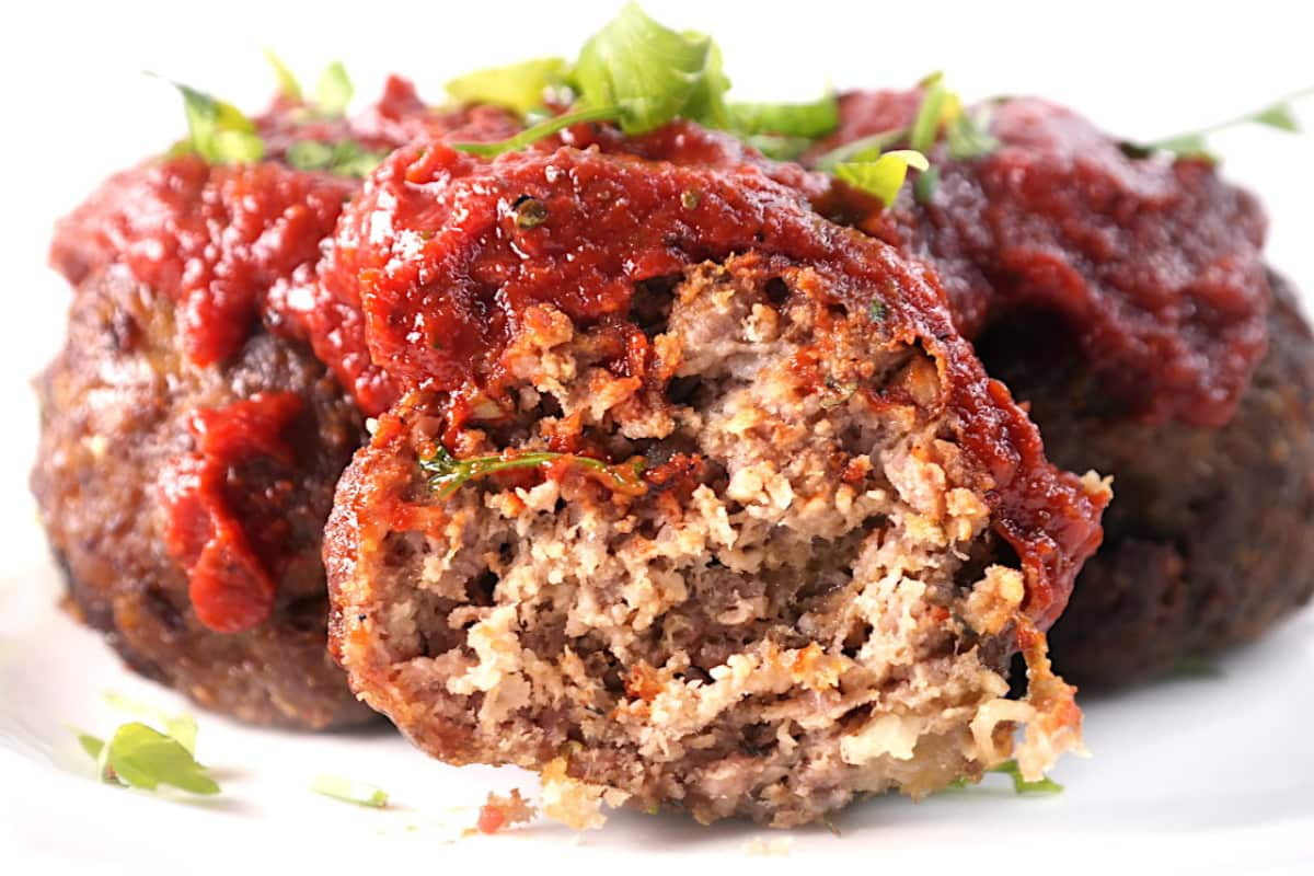 A plate of air fryer meatballs.