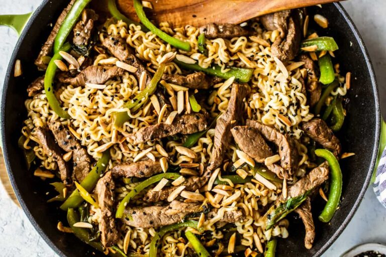 A pan of beef stir fry.