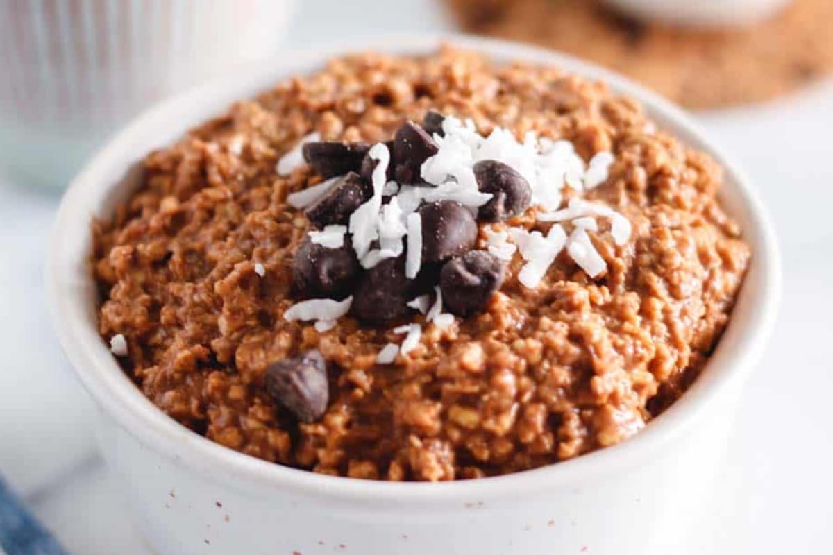 A bowl of chocolate overnight oats.