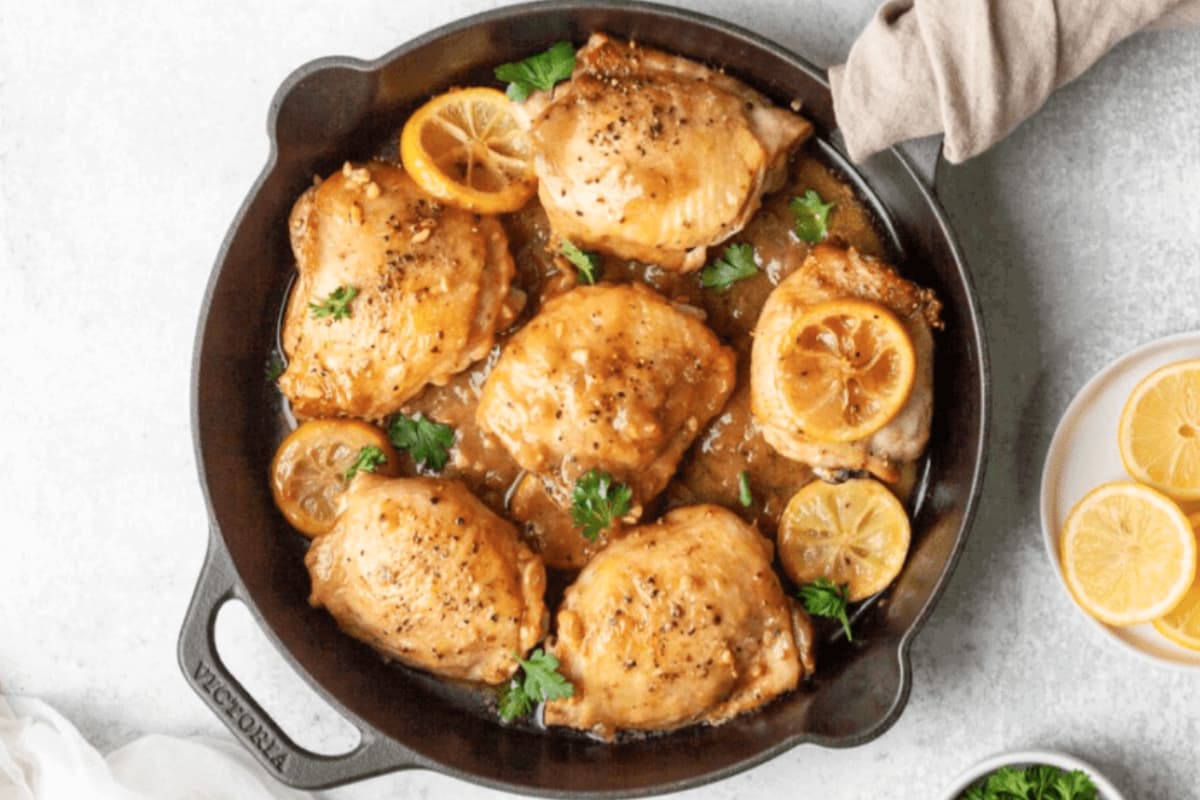 A dish of keto lemon chicken.