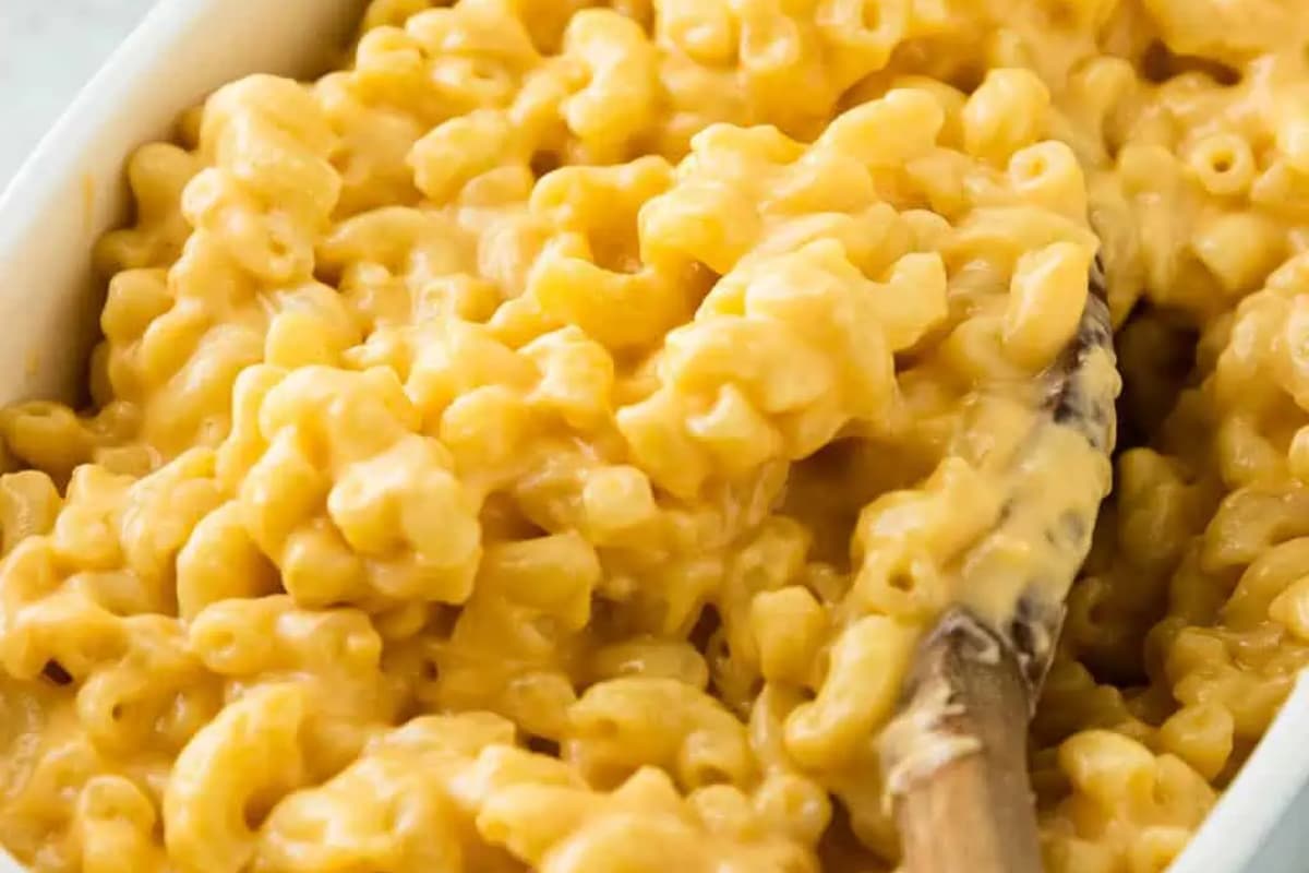 A dish of greek yogurt mac and cheese.