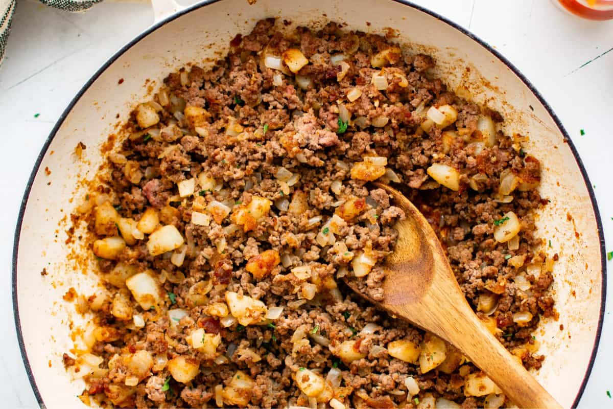 A dish of ground beef and potatoes.