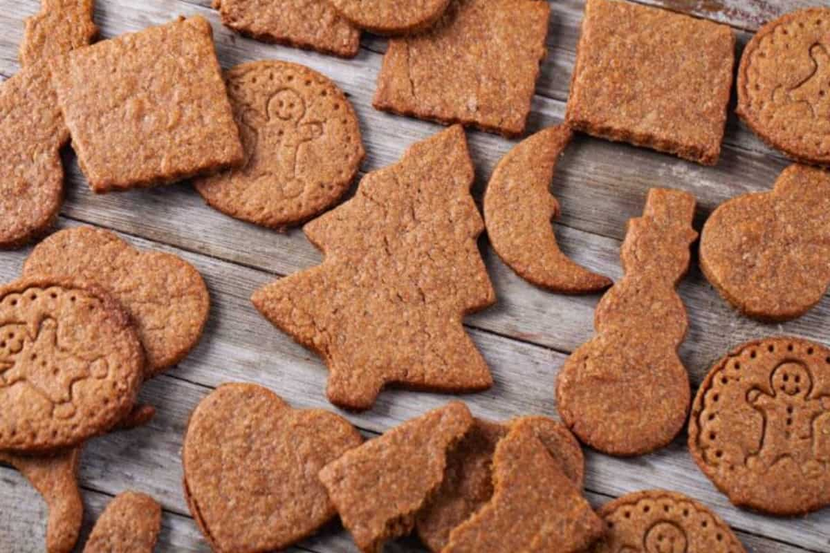 Overhead image of speculaas.