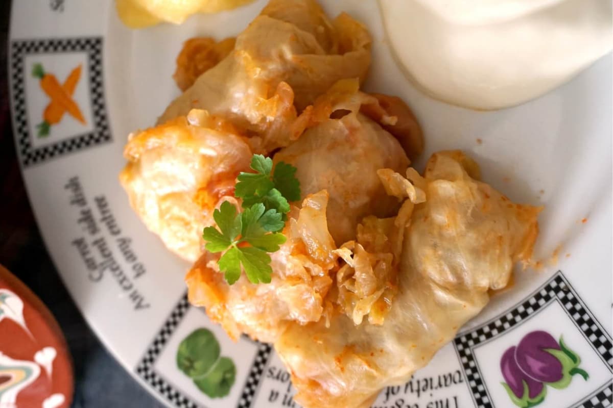 A plate of stuffed cabbage leaves.